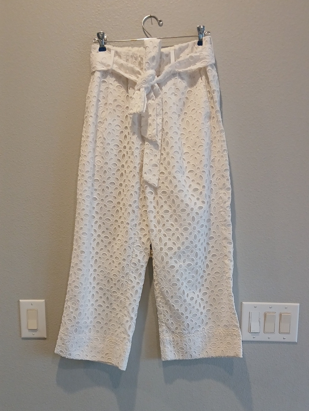 J Crew 4 White Eyelet Paperbag Waist Pants Lace Overlay Size 4
